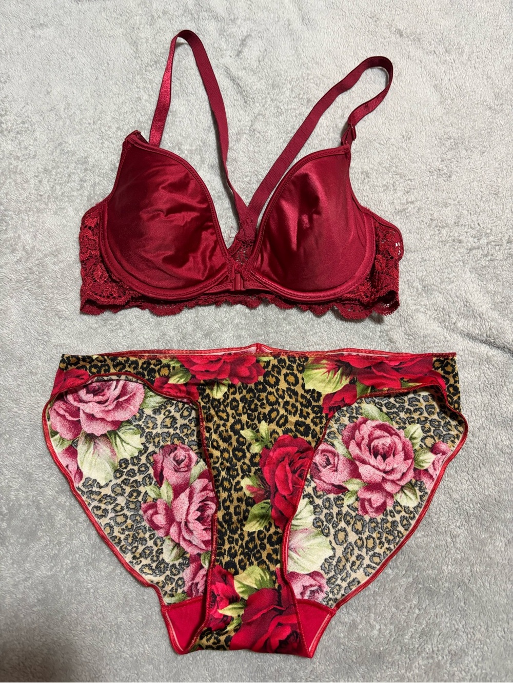 Women's Victorias Secret Red Lace Trim Bra- vintage 1995